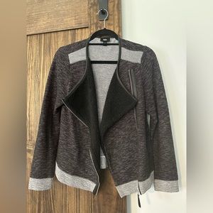 Cute business jacket, leather details.